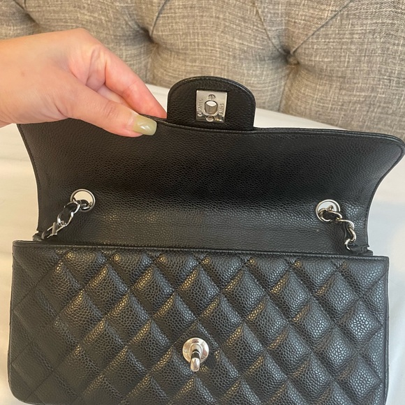Chanel east west model black caviar single flap - Picture 4 of 10